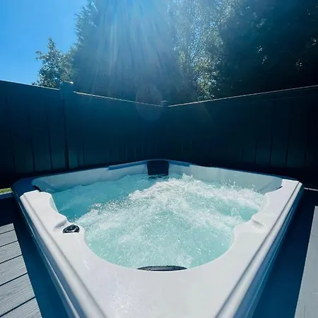 Copse View With Hot Tub Сasa de vacaciones *