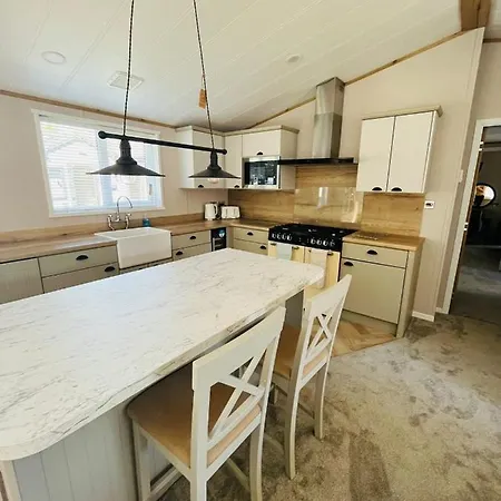 Copse View With Hot Tub