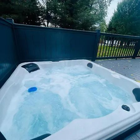 Mallard Lodge With Hot Tub * York